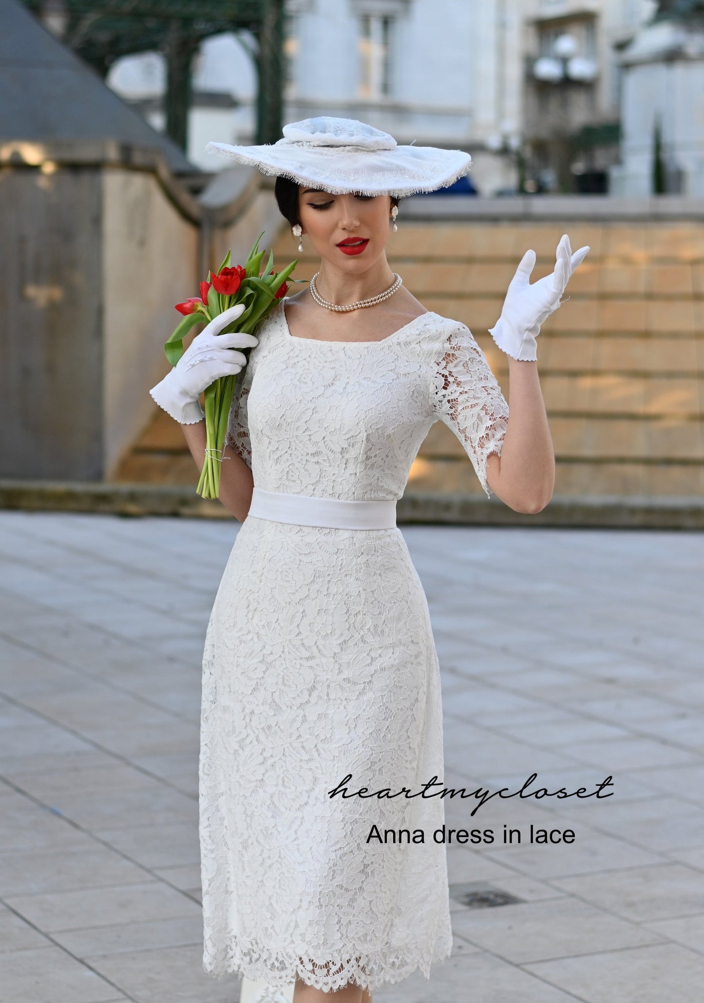 Anna lace- 1950s vintage dress with pleat at back