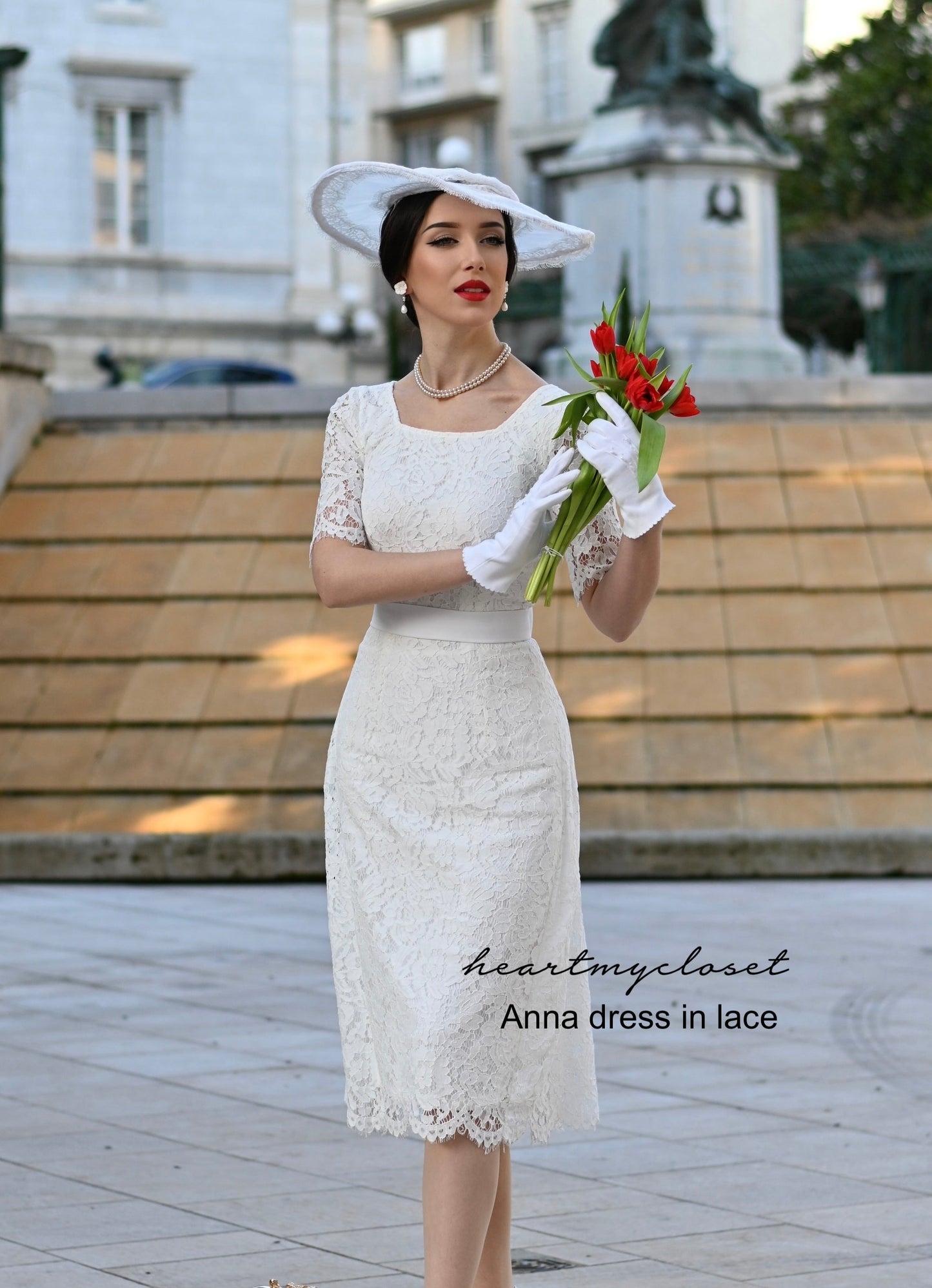 Anna lace- 1950s vintage dress with pleat at back