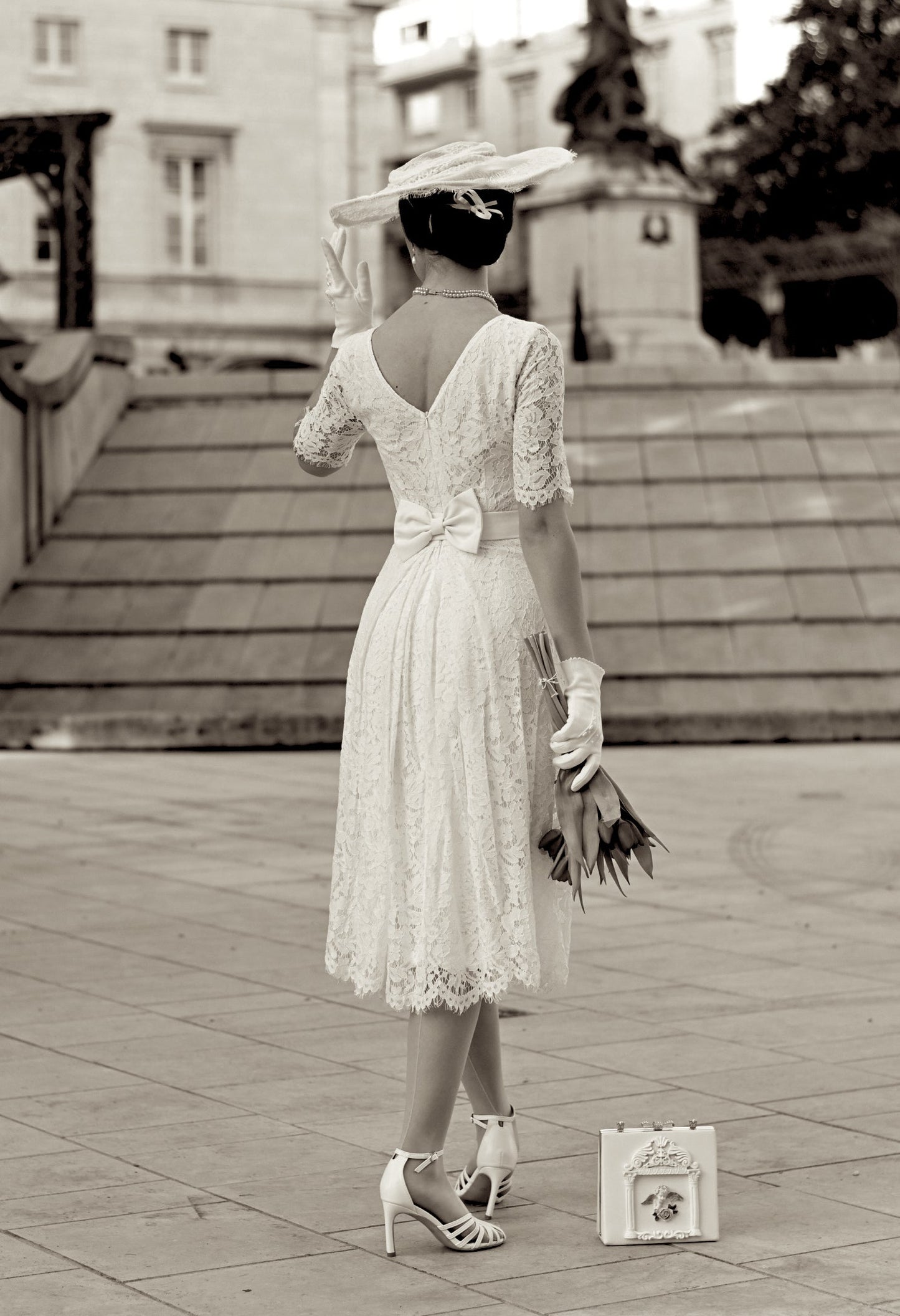 Anna lace- 1950s vintage dress with pleat at back